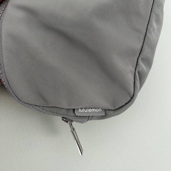 Lululemon Athletica Everyday Belt Bag 1L Silver - Picture 5 of 9
